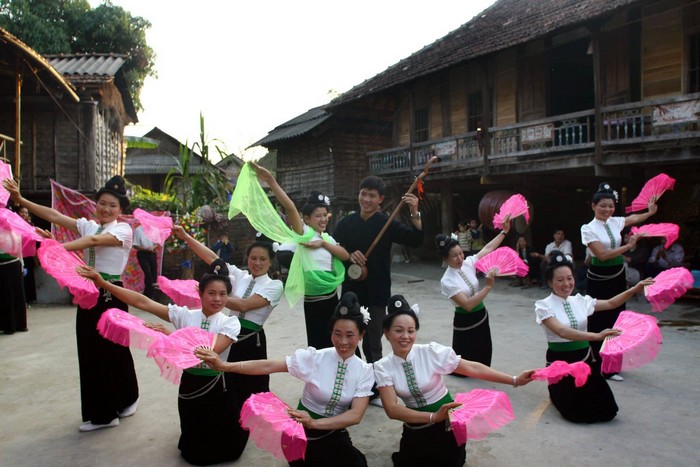 Spectacle de Danse traditionnelle à Mai Chau - Vietnam